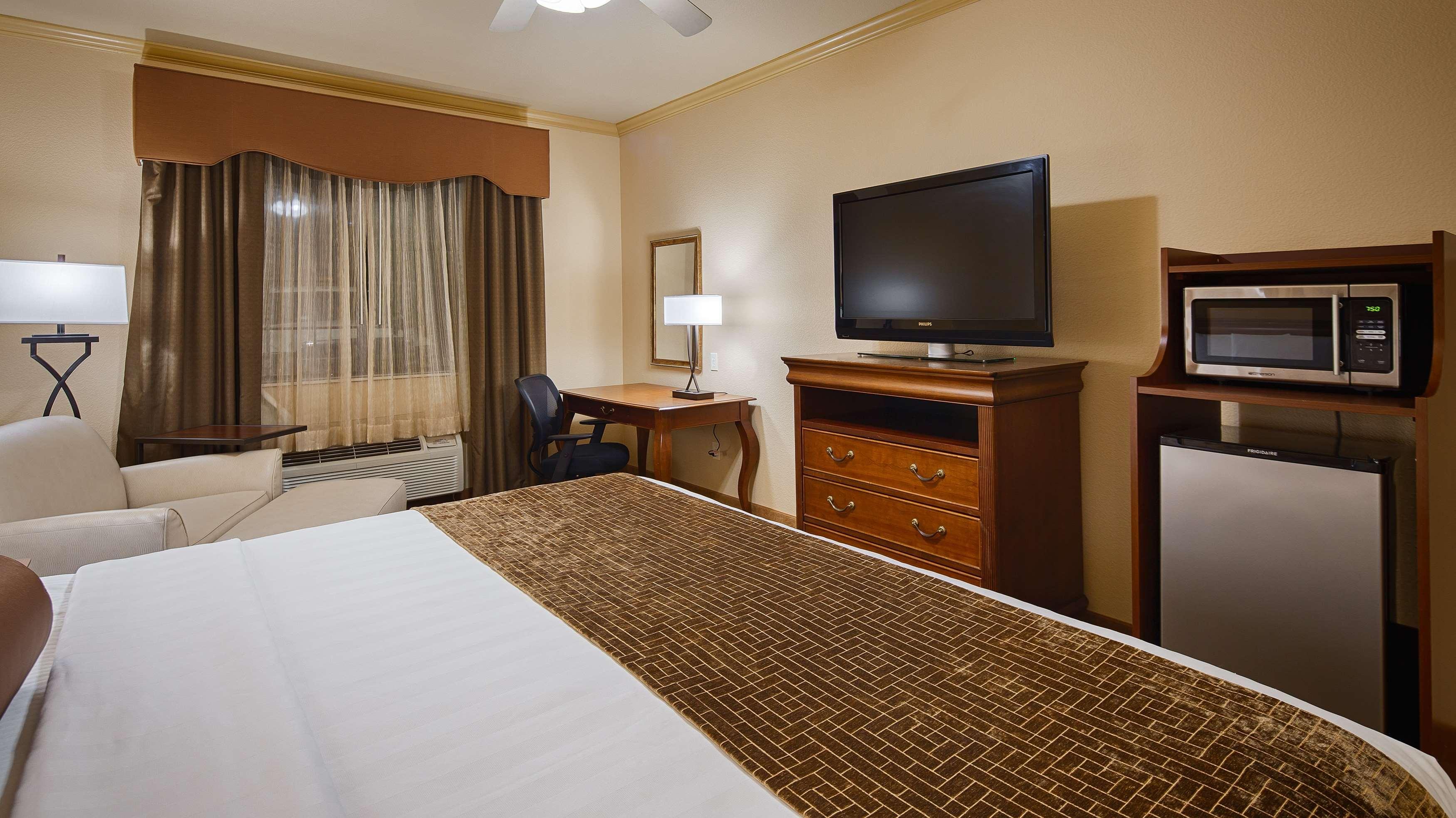Best Western Plus Crown Colony Inn & Suites Lufkin Buitenkant foto