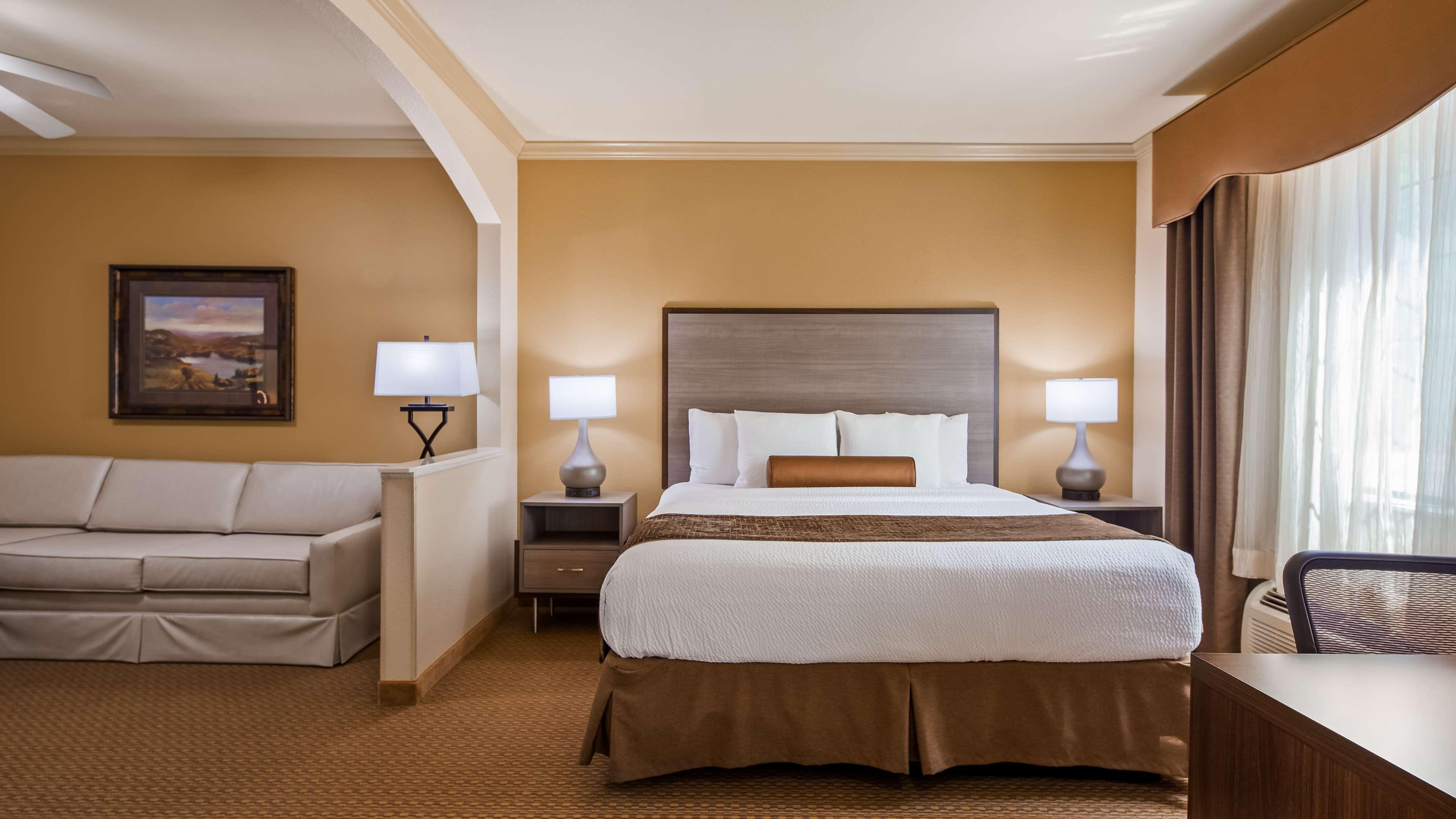 Best Western Plus Crown Colony Inn & Suites Lufkin Buitenkant foto