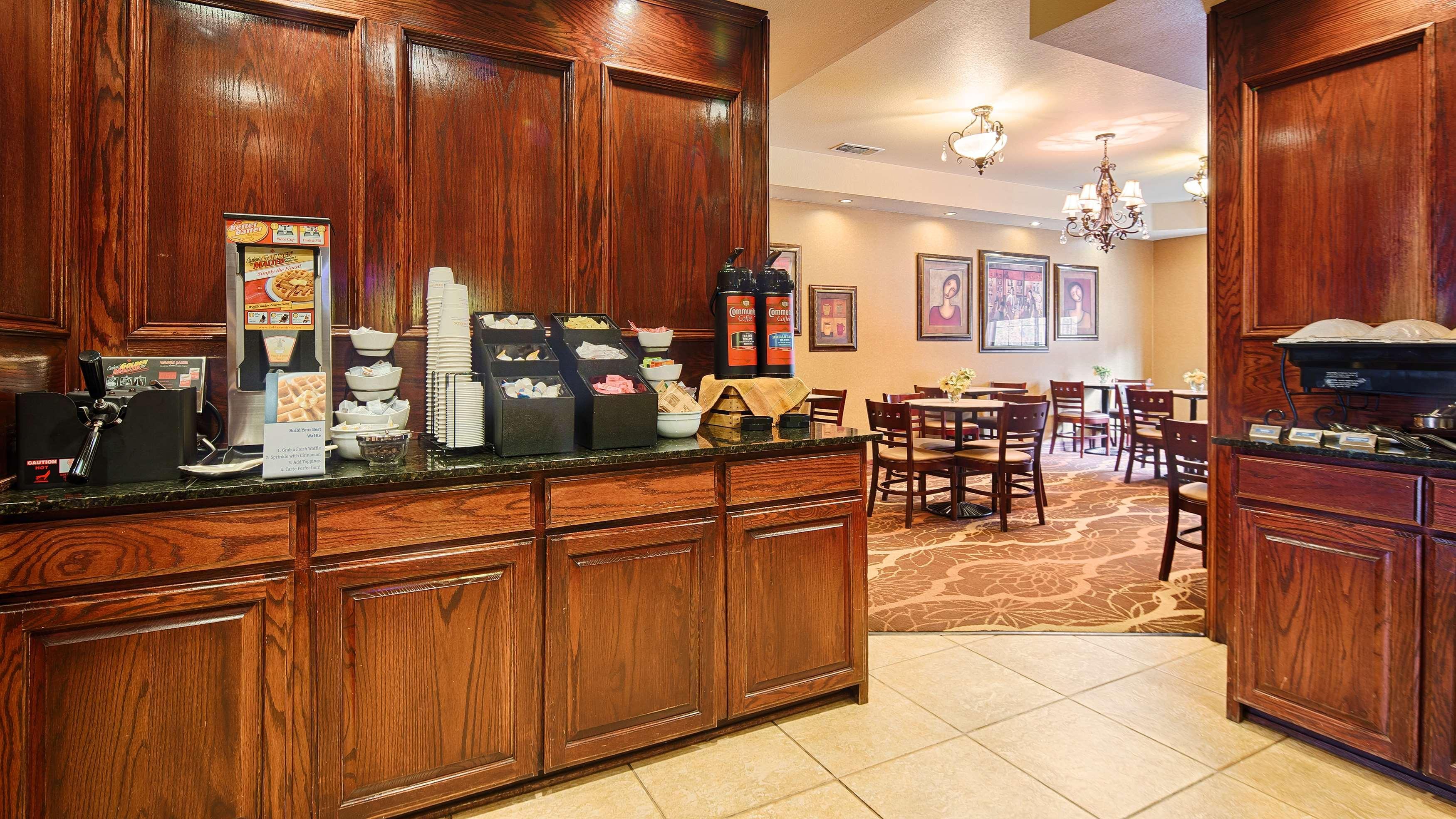 Best Western Plus Crown Colony Inn & Suites Lufkin Buitenkant foto