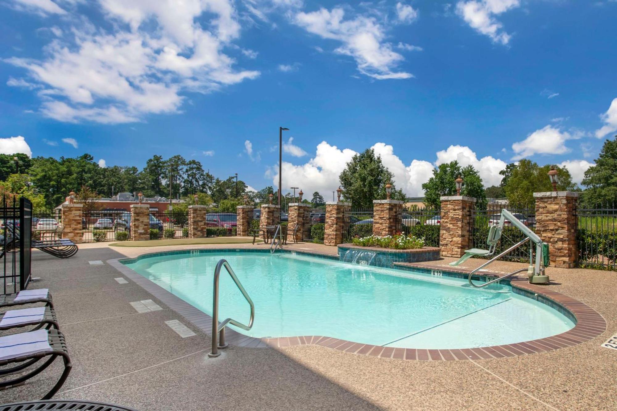 Best Western Plus Crown Colony Inn & Suites Lufkin Buitenkant foto