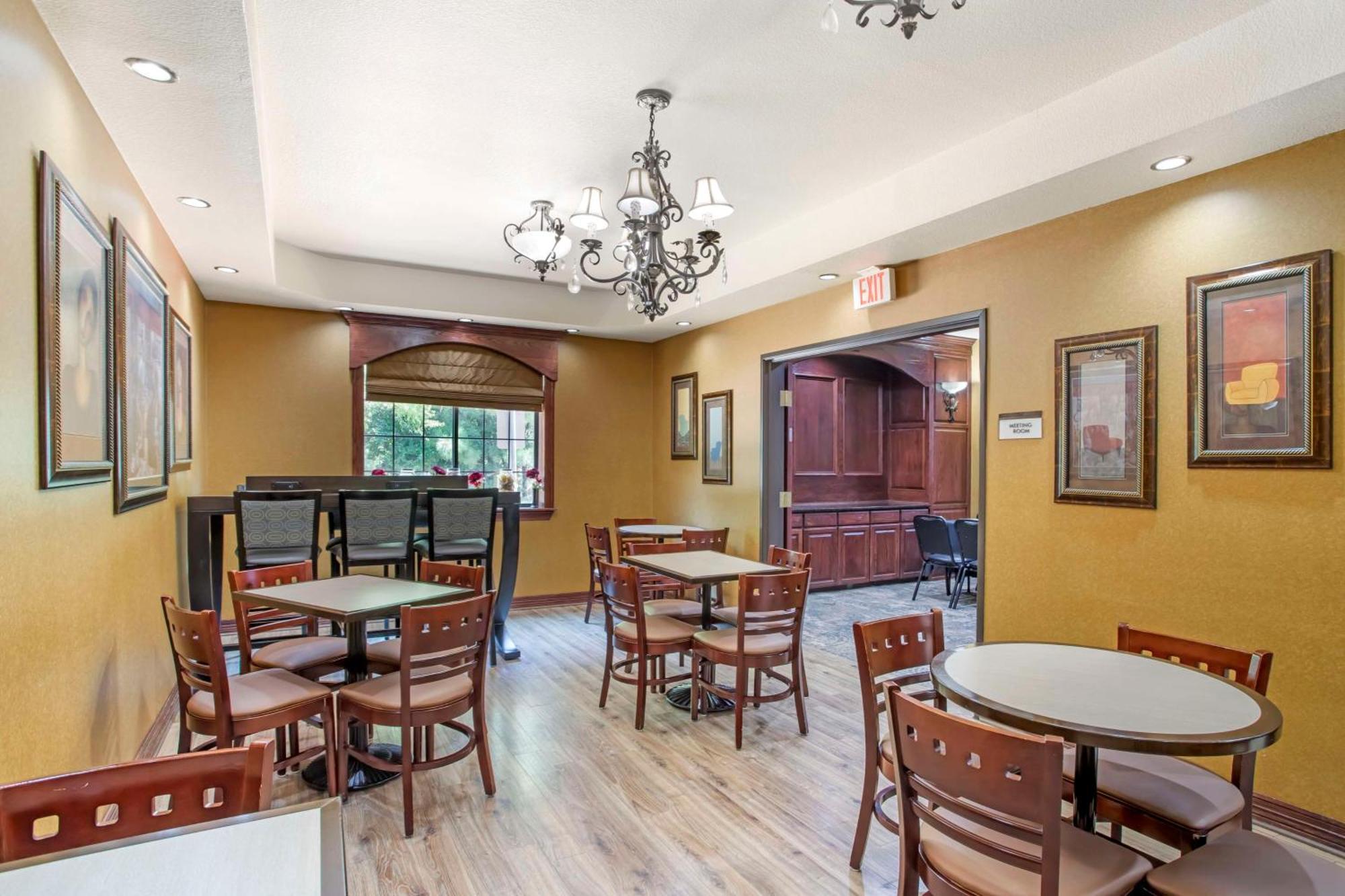 Best Western Plus Crown Colony Inn & Suites Lufkin Buitenkant foto