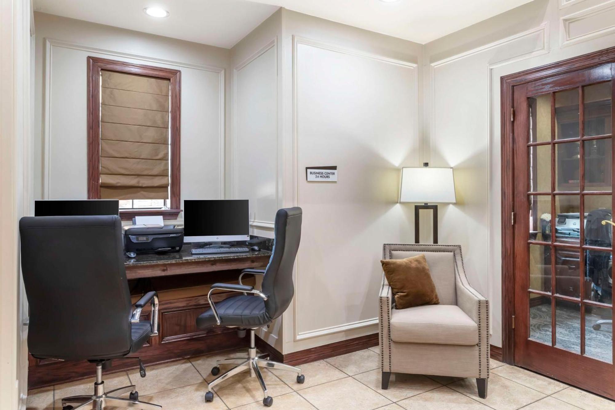 Best Western Plus Crown Colony Inn & Suites Lufkin Buitenkant foto