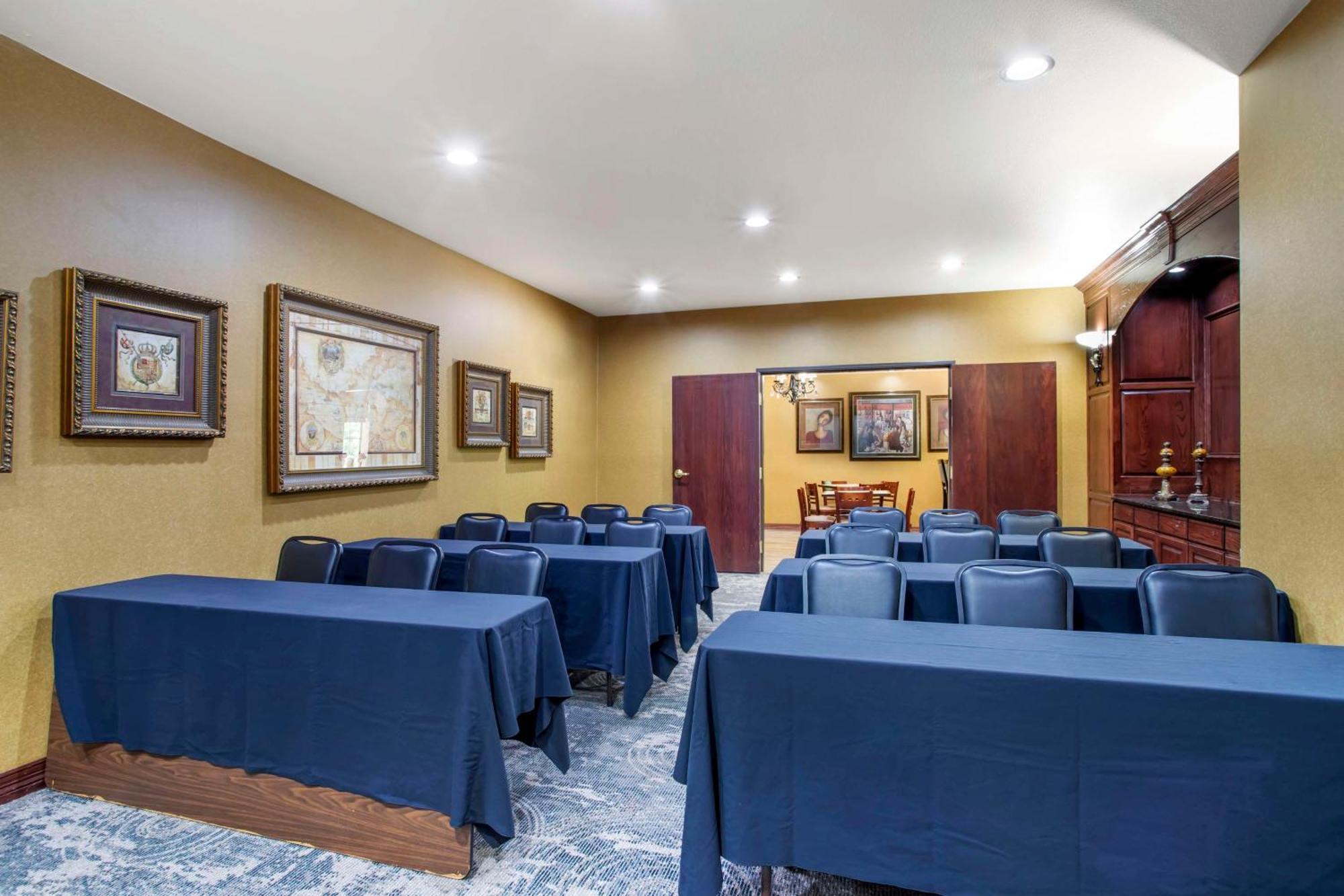 Best Western Plus Crown Colony Inn & Suites Lufkin Buitenkant foto