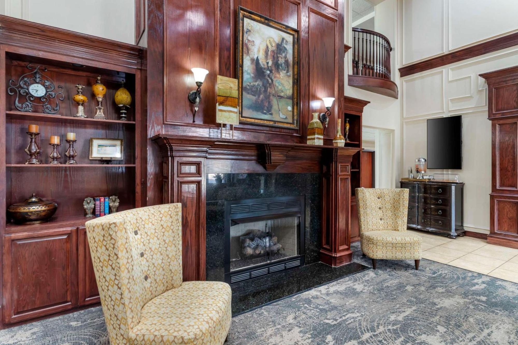 Best Western Plus Crown Colony Inn & Suites Lufkin Buitenkant foto