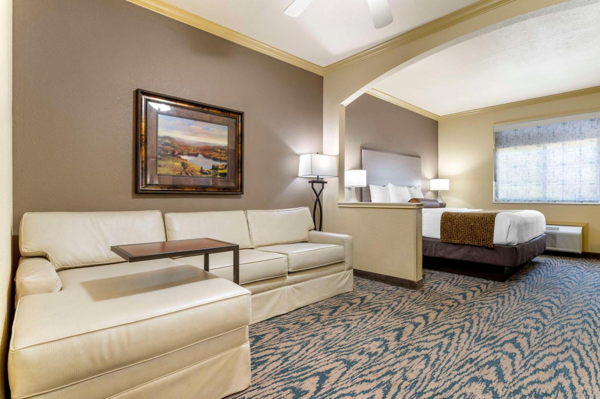 Best Western Plus Crown Colony Inn & Suites Lufkin Buitenkant foto