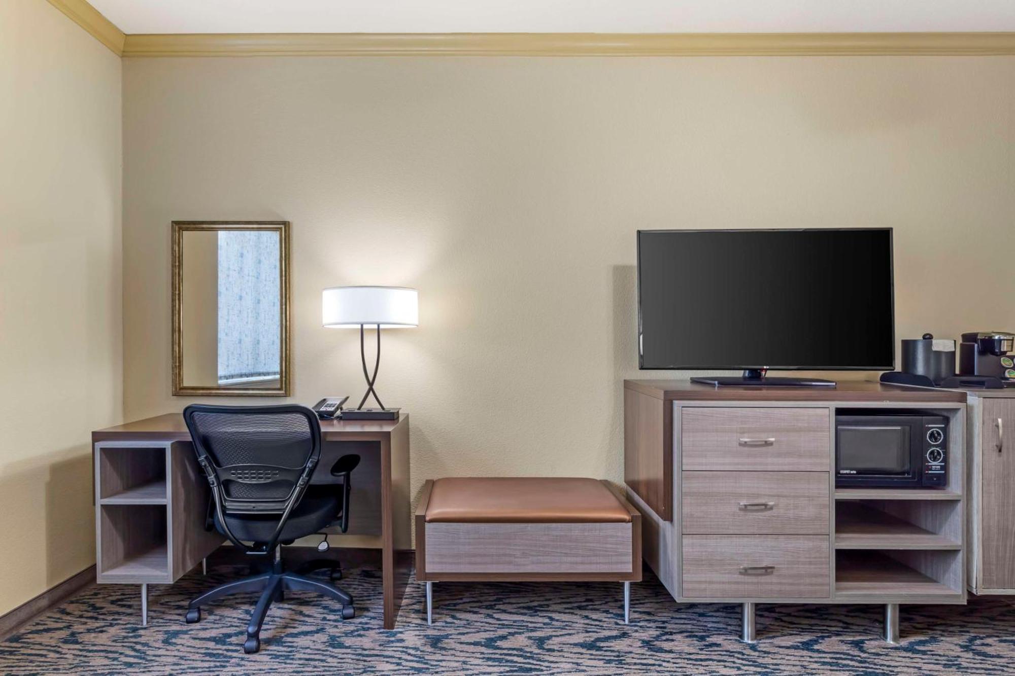Best Western Plus Crown Colony Inn & Suites Lufkin Buitenkant foto