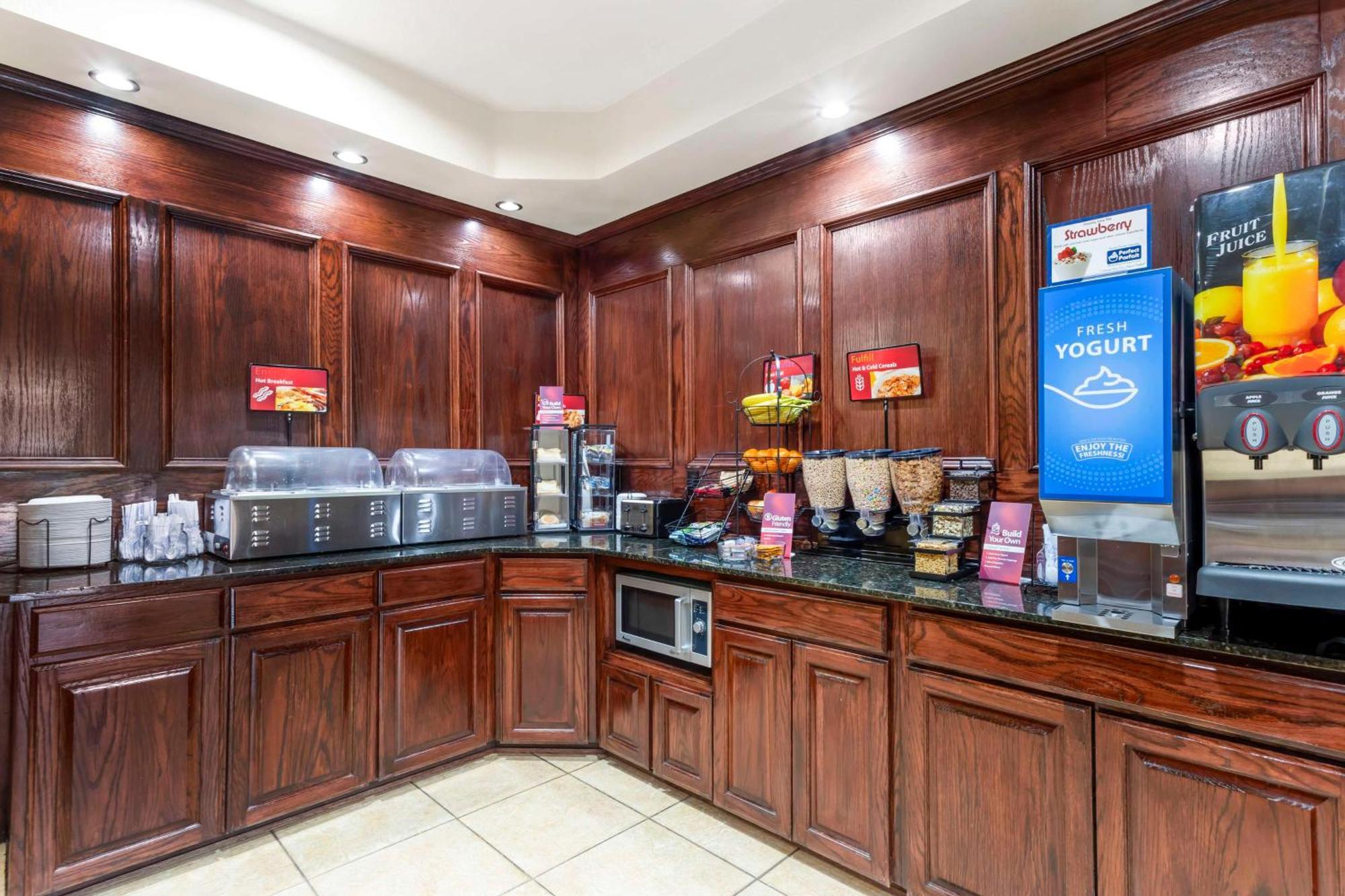Best Western Plus Crown Colony Inn & Suites Lufkin Buitenkant foto