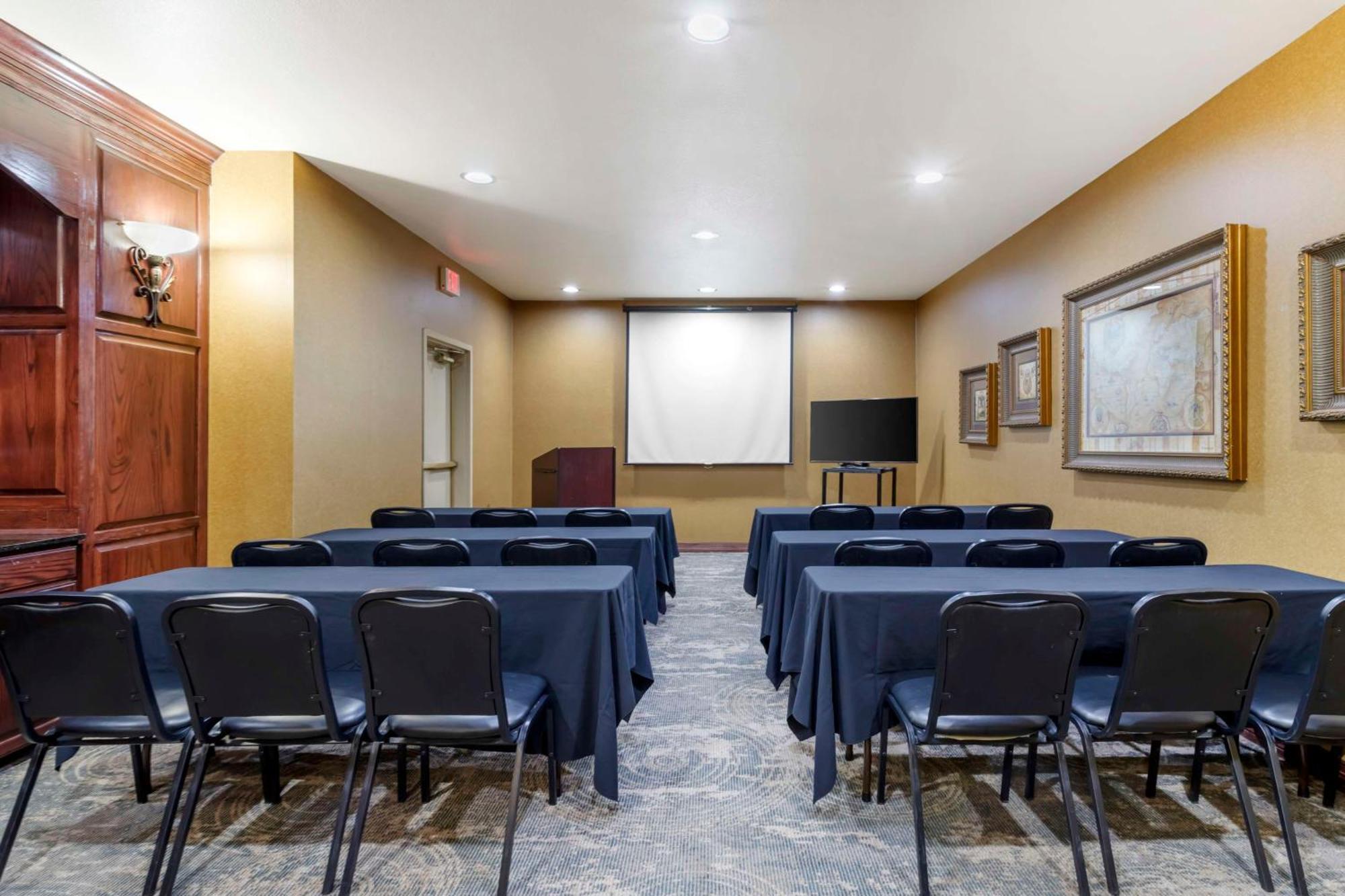 Best Western Plus Crown Colony Inn & Suites Lufkin Buitenkant foto