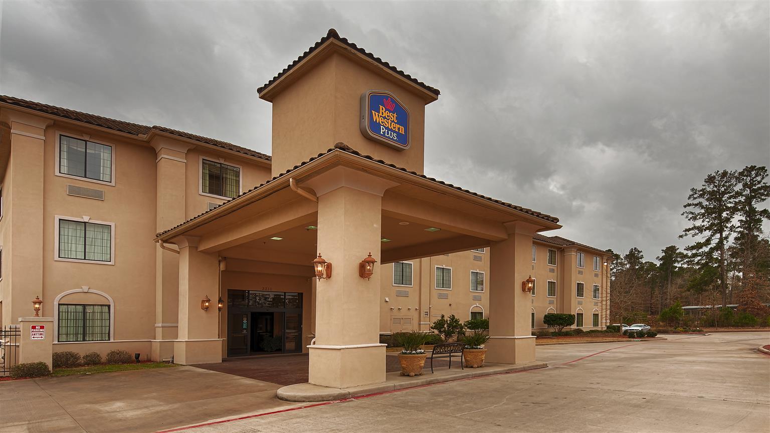 Best Western Plus Crown Colony Inn & Suites Lufkin Buitenkant foto