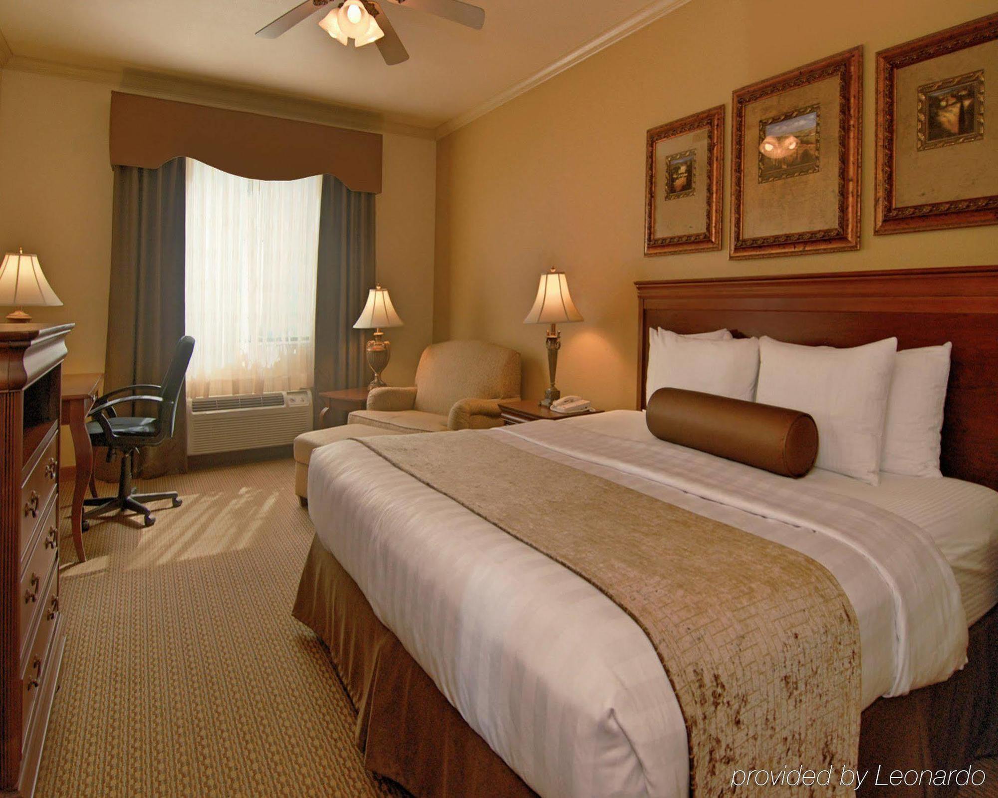 Best Western Plus Crown Colony Inn & Suites Lufkin Buitenkant foto