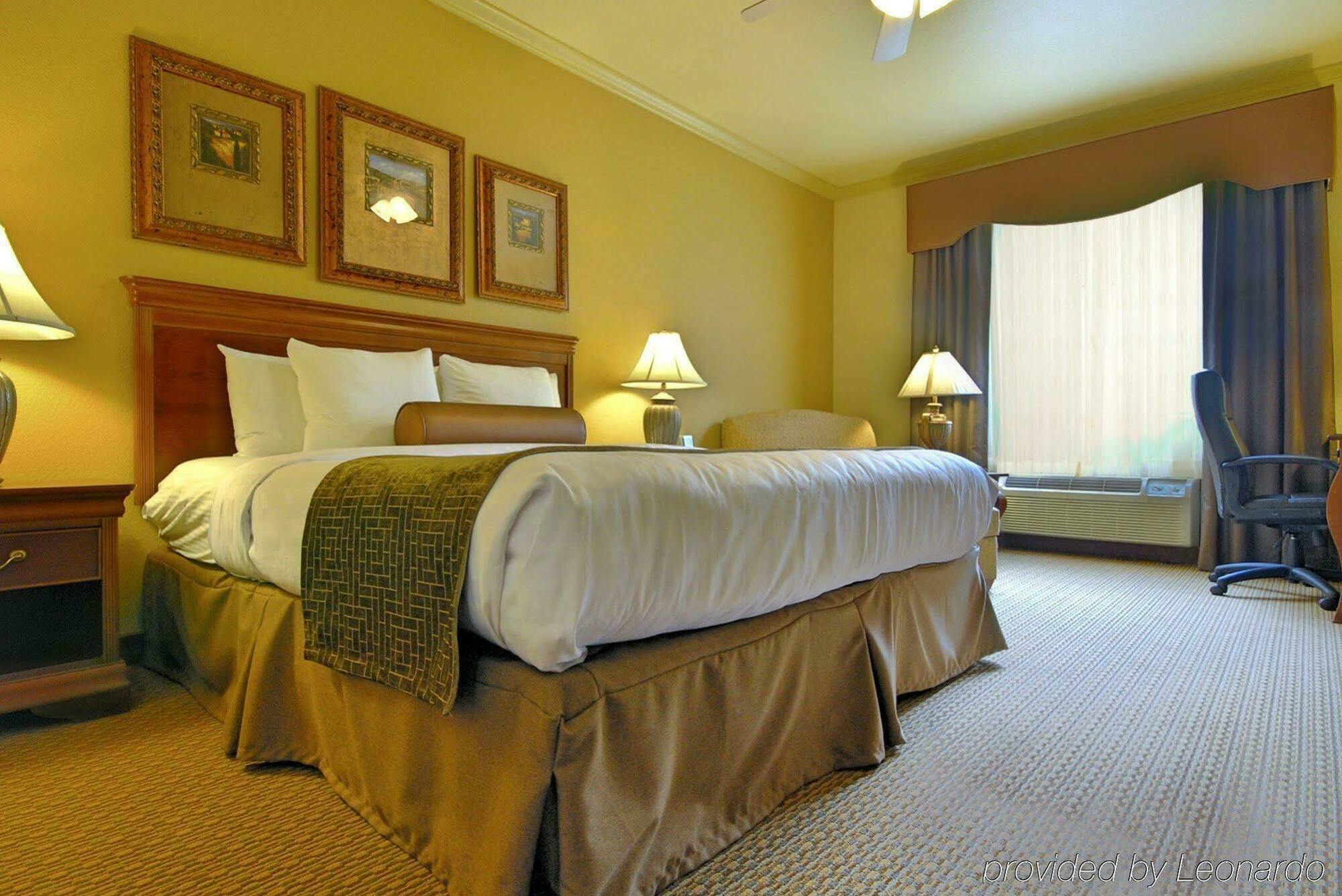 Best Western Plus Crown Colony Inn & Suites Lufkin Buitenkant foto