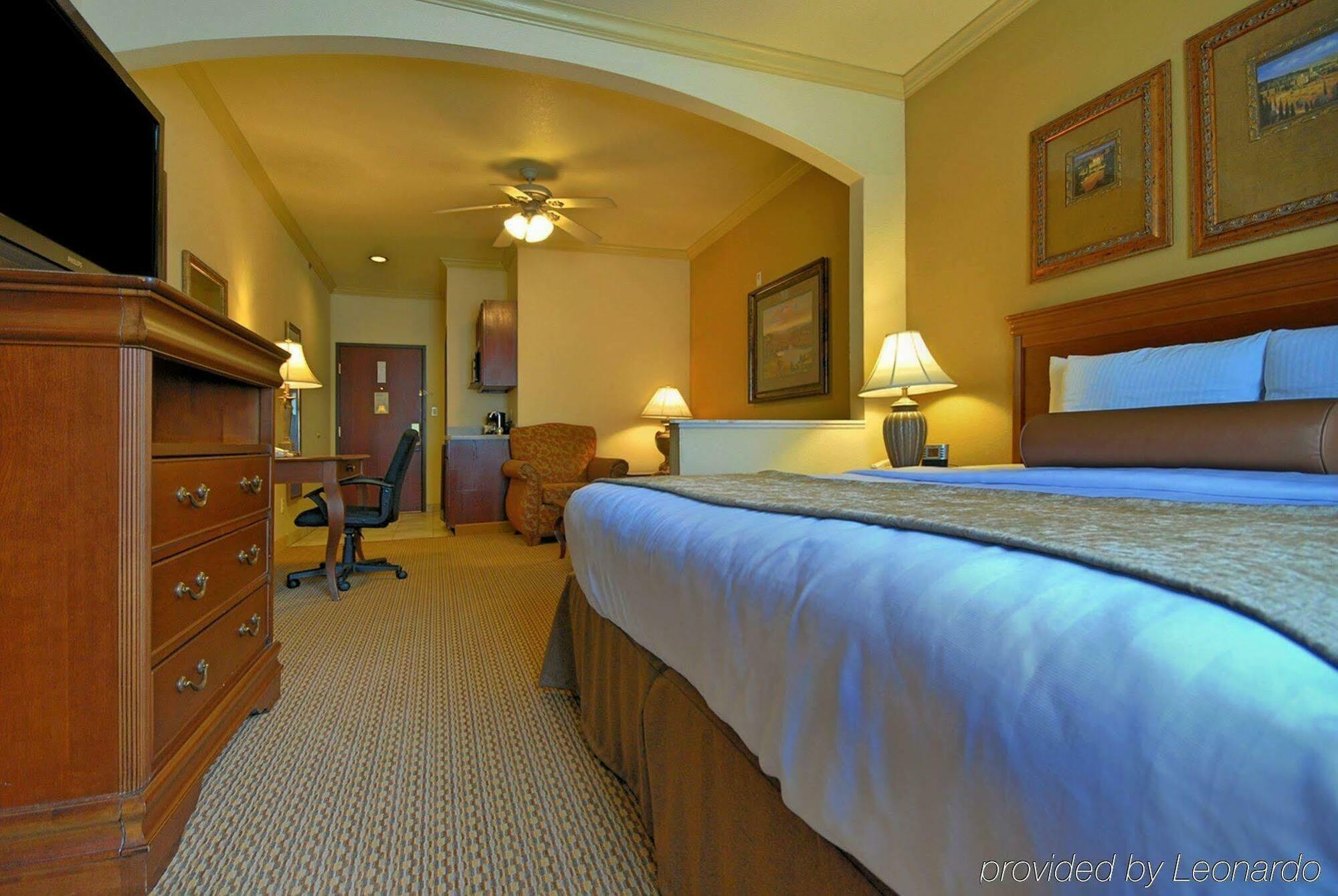 Best Western Plus Crown Colony Inn & Suites Lufkin Buitenkant foto