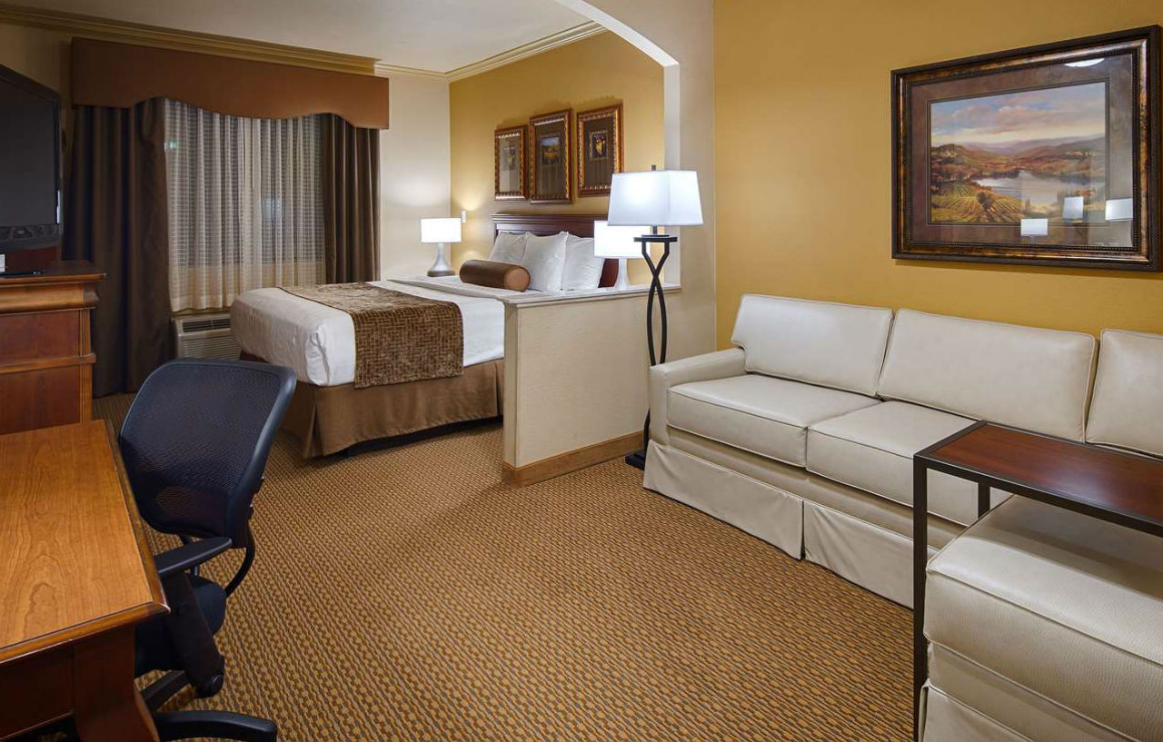 Best Western Plus Crown Colony Inn & Suites Lufkin Buitenkant foto