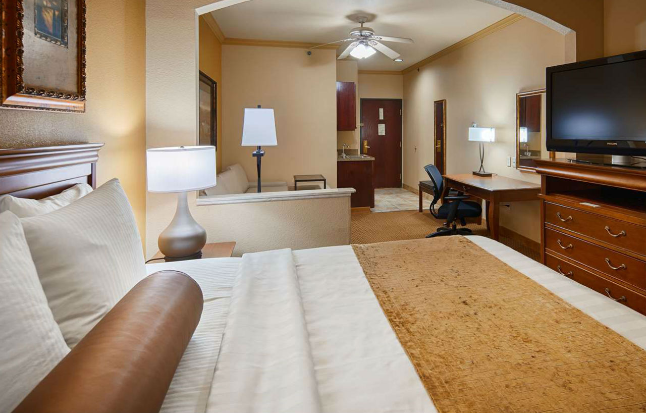 Best Western Plus Crown Colony Inn & Suites Lufkin Buitenkant foto